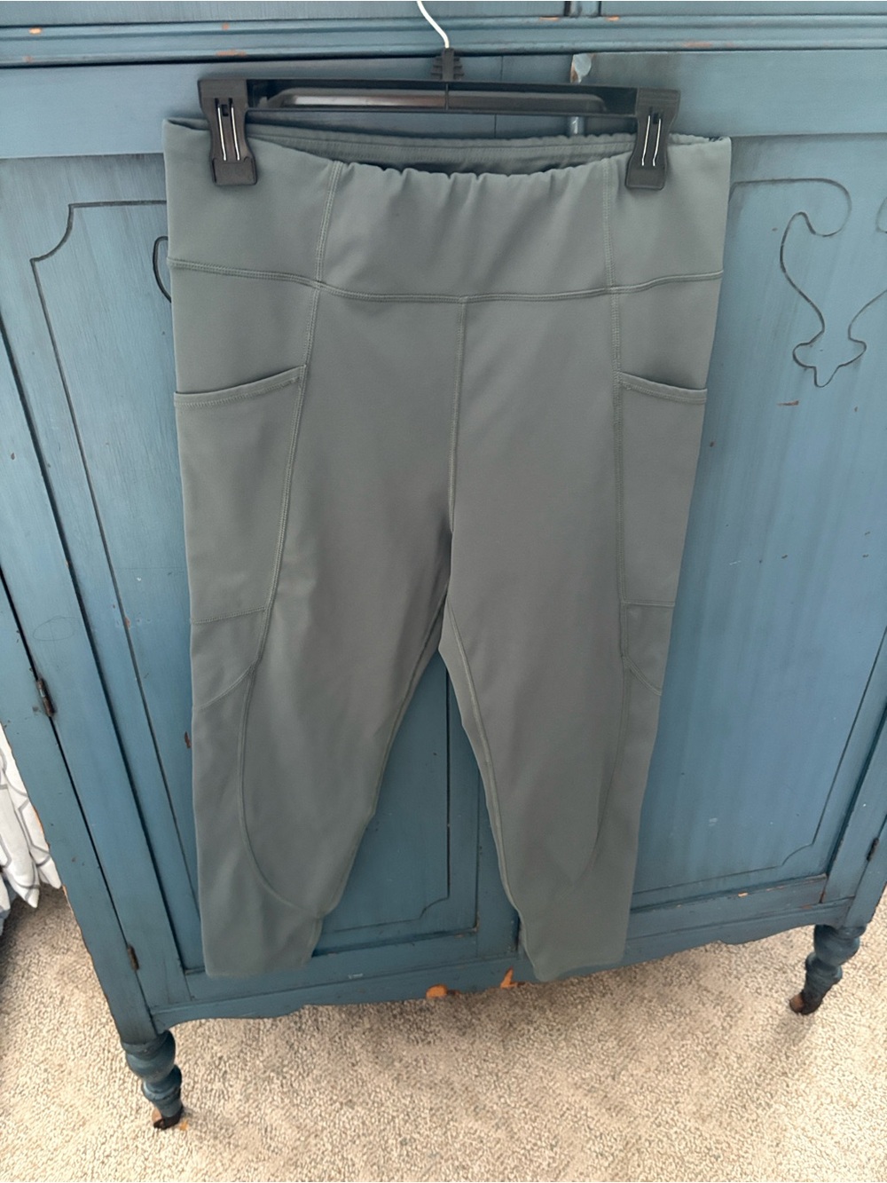 Threads 4 Thought Olive-Grey High-Rise Pocket Capri Leggings